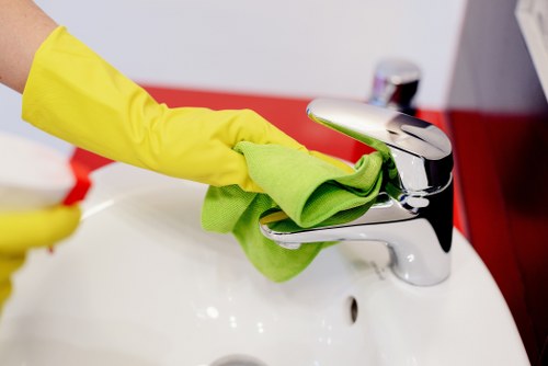 Professional move out cleaning in a South Kensington apartment